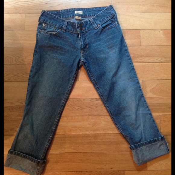 SOLD KN BUNDLE!!!! Hollister jeans capris