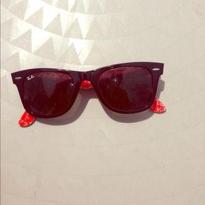 Orginal limited edition raybans wayfarer.