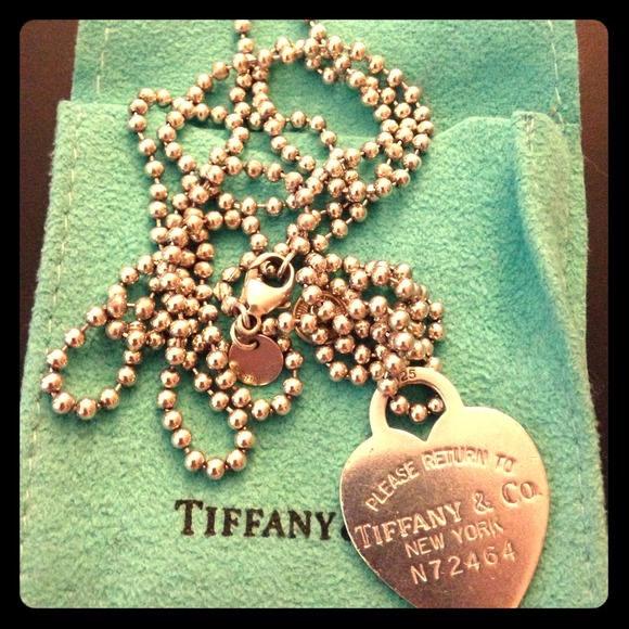 Return to Tiffany Beaded heart dog tag