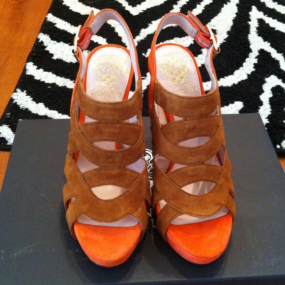NWT Vince Camuto heels 6.5 light brown and coral - Picture 3 of 4