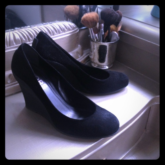 Michael KORS black suede wedges Size 9 Worn once