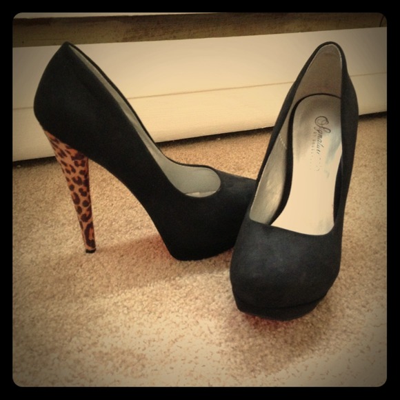 Black pumps 💕