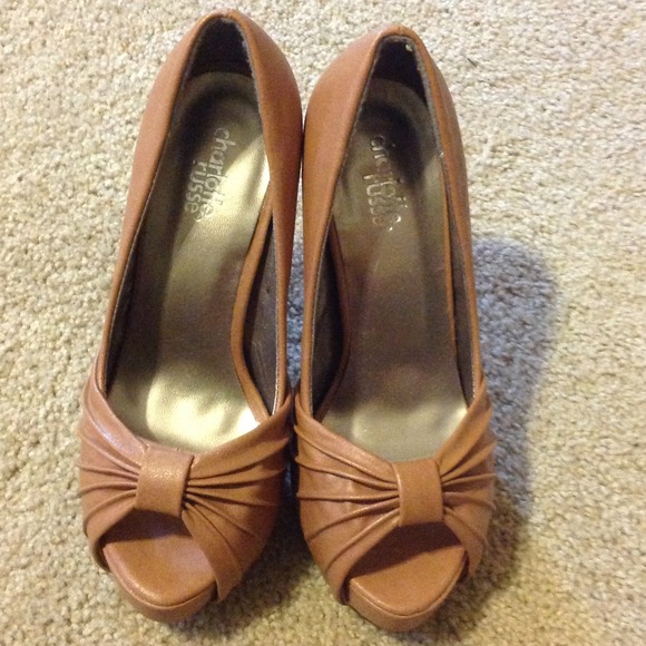 Sz 7 Charlotte Russe heel