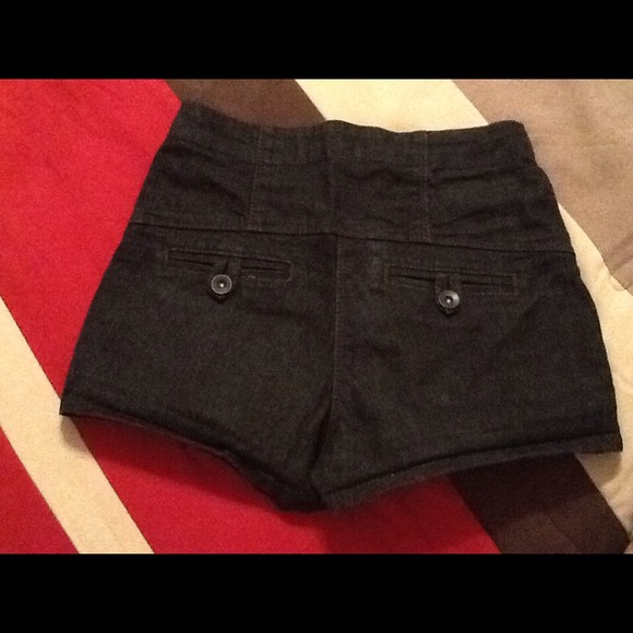 Shorts - Picture 2 of 3