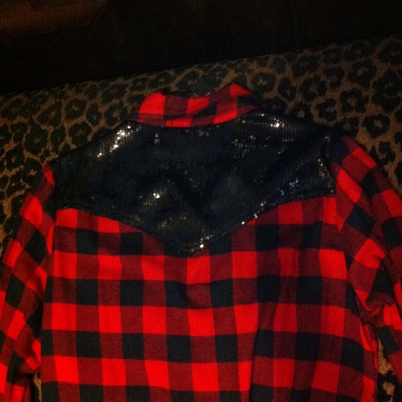 🔴GIFTED🔴 Cowgirl Top w/Sequins on back - Picture 3 of 4