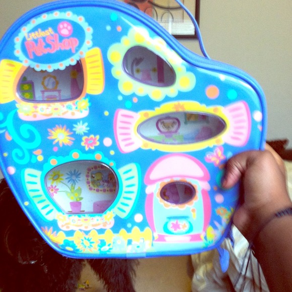 Littlest Pet Shop on-the-go carrier