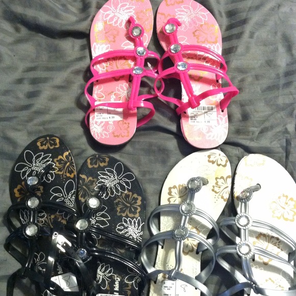 ❌TRADED❌Lot of 3 sandals!