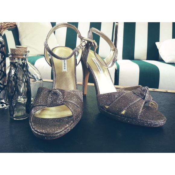 Super Cute Glitter Heels w/ Gold Accents and Bows