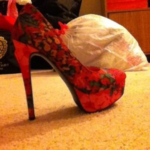 Cute flower shoe.