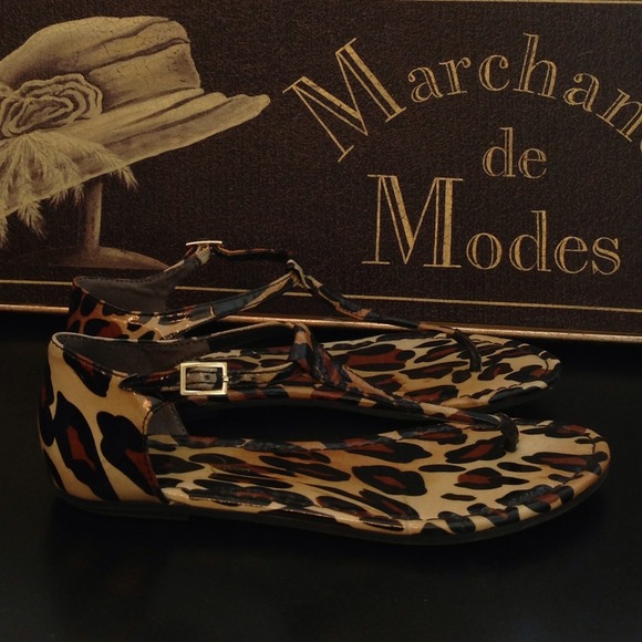 🔴BUNDLED🔴🎉Host Pick🎉Leopard Patent Sandals - Picture 2 of 4