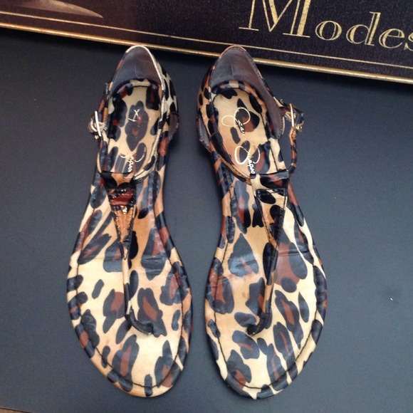 🔴BUNDLED🔴🎉Host Pick🎉Leopard Patent Sandals - Picture 3 of 4