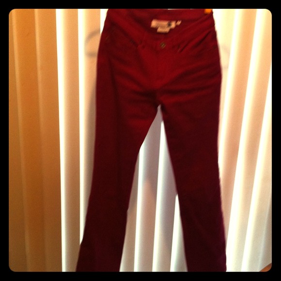 5 pocket jeans .  Color is CRANBERRY...