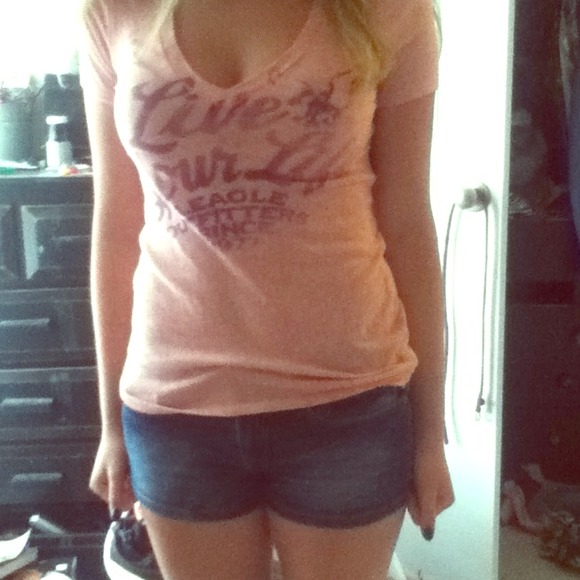 V-neck American Eagle shirt