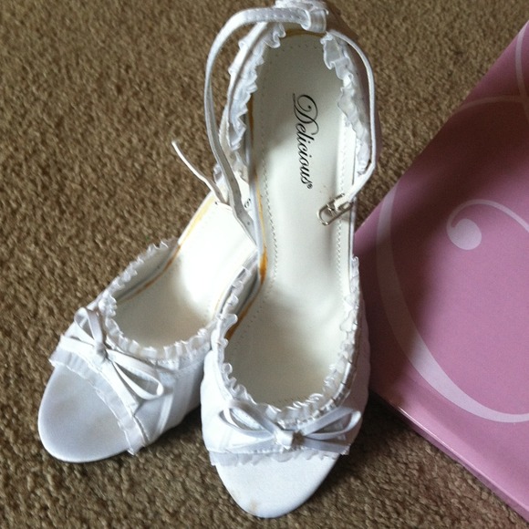 WORN ONCE White Ruffle Heels - Picture 2 of 4
