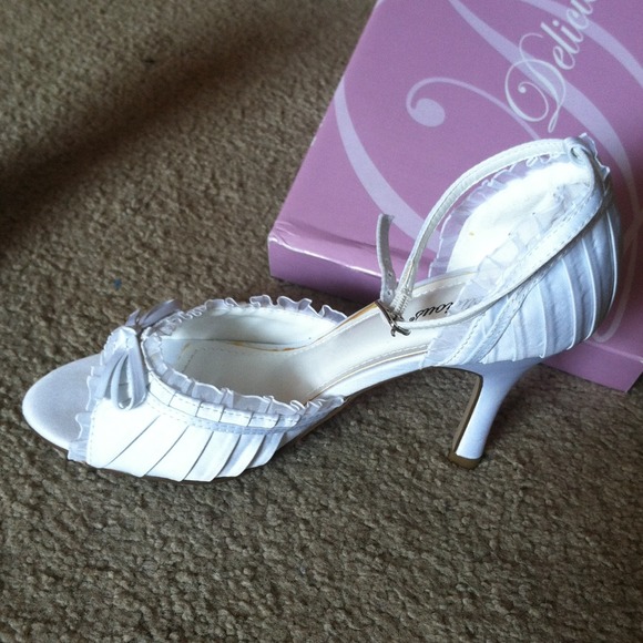 WORN ONCE White Ruffle Heels - Picture 3 of 4
