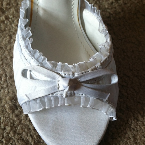 WORN ONCE White Ruffle Heels - Picture 4 of 4