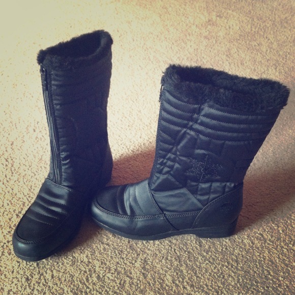 Black Fuzzy Zip-up Boots