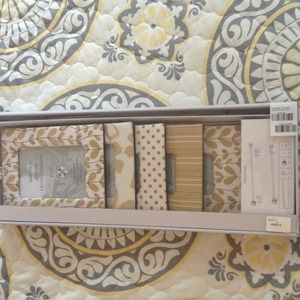 Hanging cloth picture frames