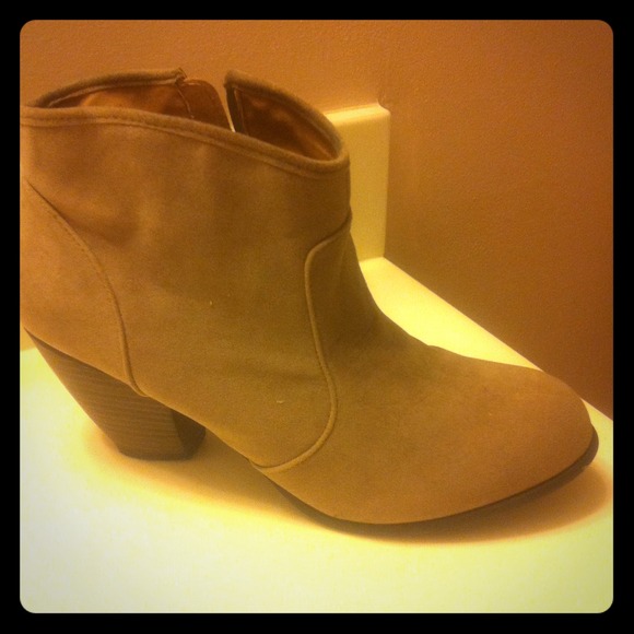 Charlotte Russe Boots - Taupe booties