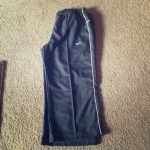 NIKE Capri Workout Pants
