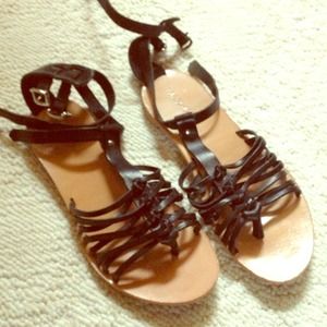 Barely worn max and co size 6.5 shoe.