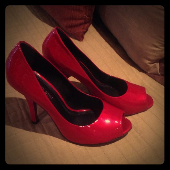 Ruby red Gianni Bini peep toe pumps