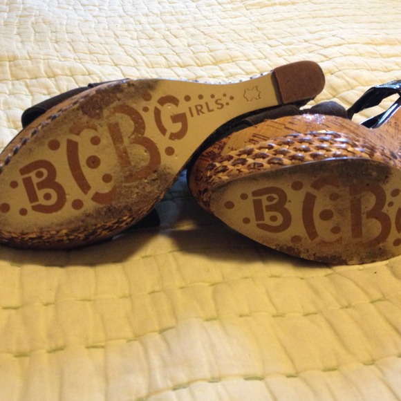 BCBG Strap Wedge Sz 6 - Picture 2 of 2