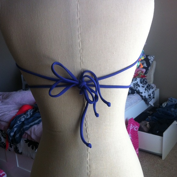 ⭕️SOLD⭕️Floral bikini top! Ruffles and buttons - Picture 3 of 4