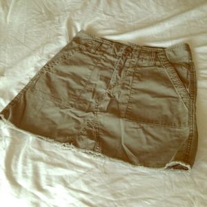 ❌TRADE❌GAP Olive Skirt