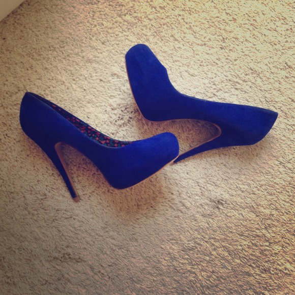 ❌SOLD in a bundle❌ Blue suede heels