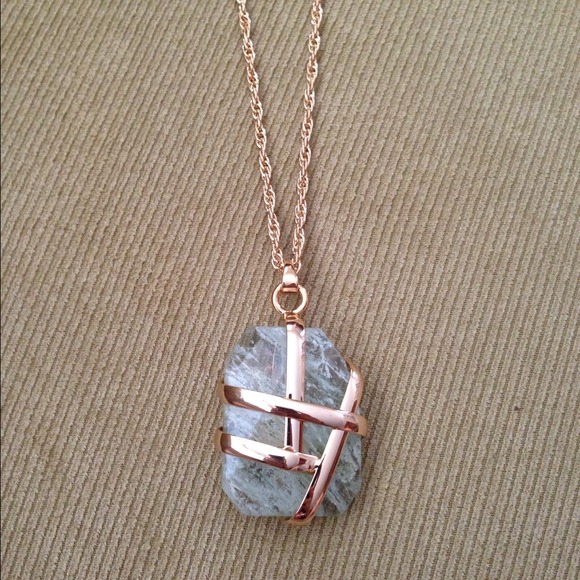 ❤BUNDLED❤Gold and Mint Stone Necklace