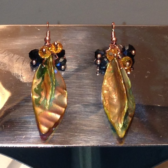 Necklace w/ Earrings - Picture 3 of 3