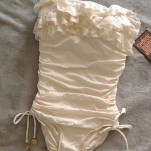 NEW JUICYCOUTURE cream SWIMSUIT. RUCHING. 1 piece.