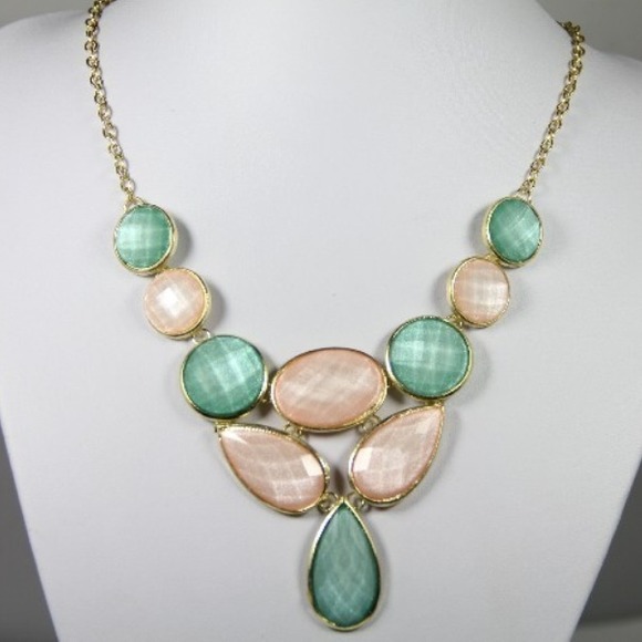 Lovely pastel colors neclace brand new