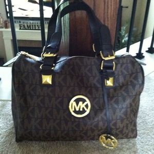 Gorgeous fashion handbag!