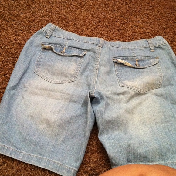 Arizona capris - Picture 2 of 2