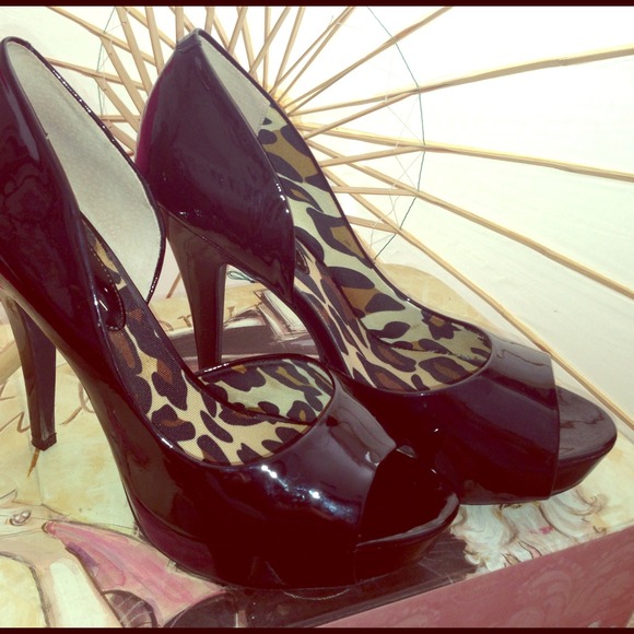 Jessica Simpson Black Leather Peep Toe Heels