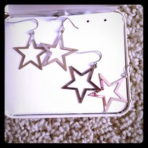 2 identical pairs of plain star earrings!
