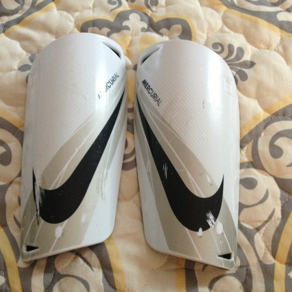 ️✂️PRICE CUT Nike shin guards