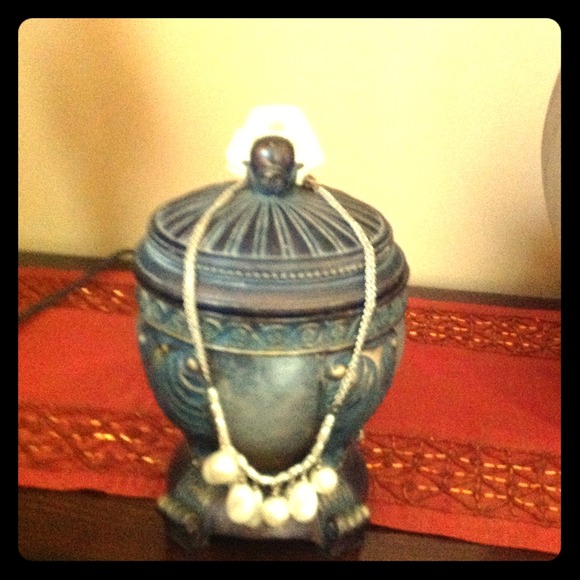 Pearl necklace .