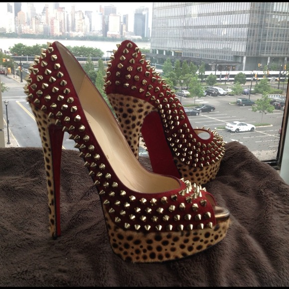 ⛔😱SOLD ON EBAY😱⛔Christian Louboutin Spike Pumps