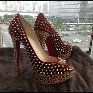 ⛔😱SOLD ON EBAY😱⛔Christian Louboutin Spike Pumps