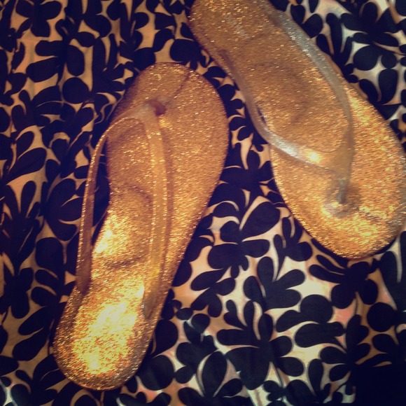 Gold glitter jelly flip flops