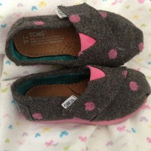 TOMS 5T T5 Toddler Shoes Gray with Pink Polk a Dot