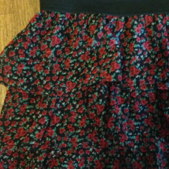 Cute mini Ruffle skirt - Picture 2 of 3