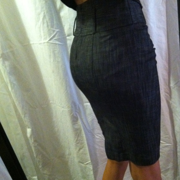 Long formal skirt. - Picture 3 of 3