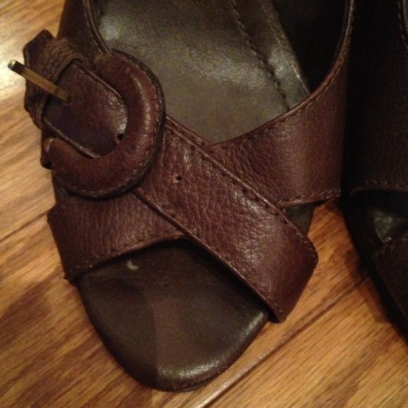 BR Brown Peep Toe Wedges with buckle detail - Picture 3 of 3