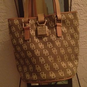 Authentic Dooney & Bourke bucket tote