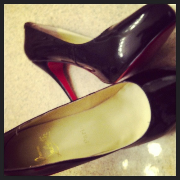 Black red bottoms
