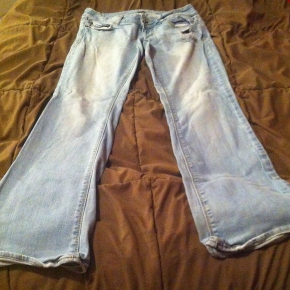 Light wash jeans - Picture 2 of 3